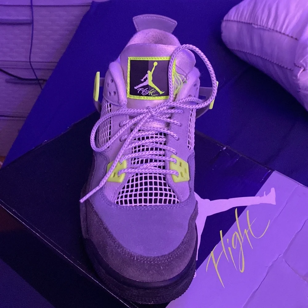 Jordan 4 - Picture 2 of 3